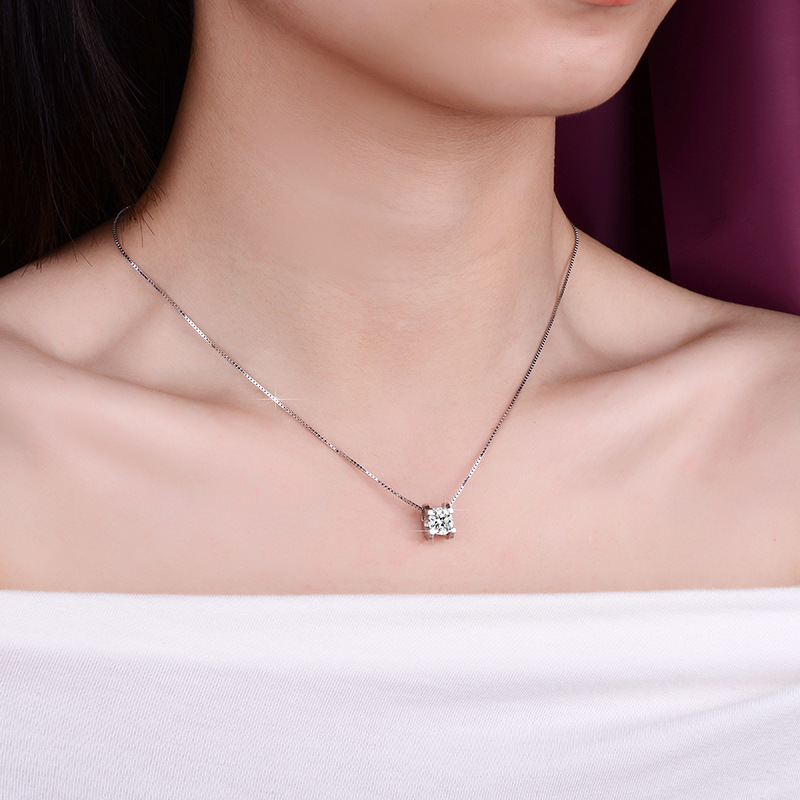 Simple Style Rhombus Sterling Silver Inlay Moissanite Pendant Necklace display picture 4