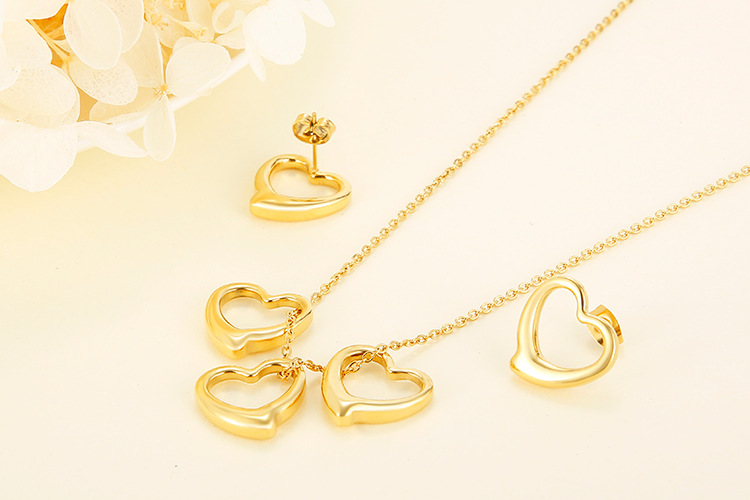European and American new stainless steel heart-shaped peach heart necklace earrings jewelry set