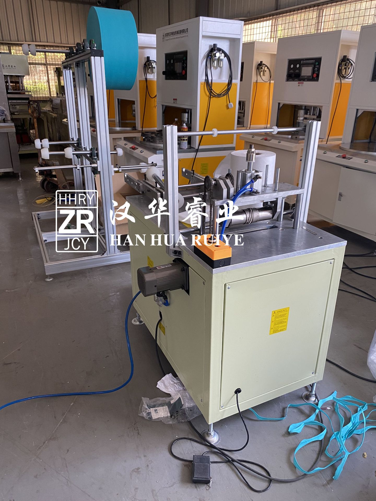 N95外置罩衣打片机 杯型口罩外罩衣打片机