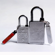 磁性电表箱锁开锁时将钥匙平置锁体凹槽中向下轻拉锁勾可开锁.