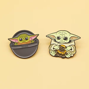 Yoda Baby Cartoon Brooch Distinctive Creative Enamel Metal Badge Denim Clothing Decoration Star Wars Pin Female