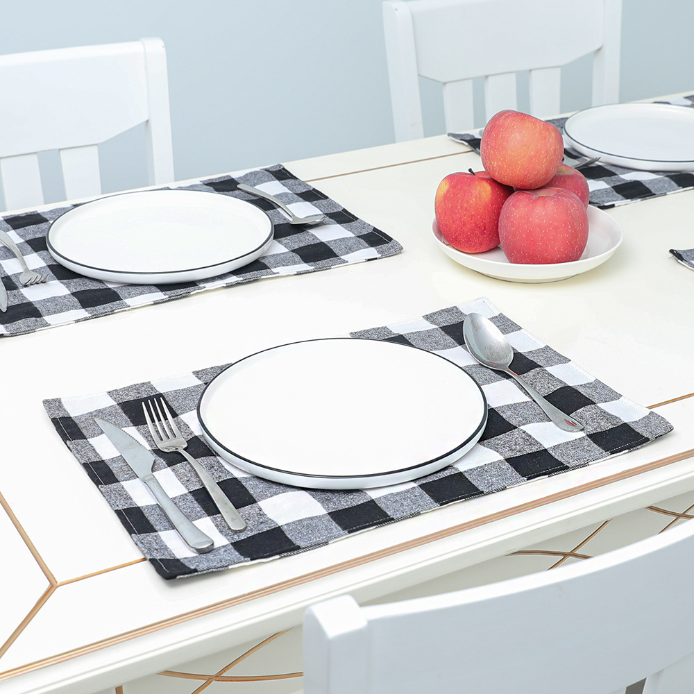 跨境新款圣诞节装饰用品格子布餐垫餐桌刀叉盘子餐垫格子桌布