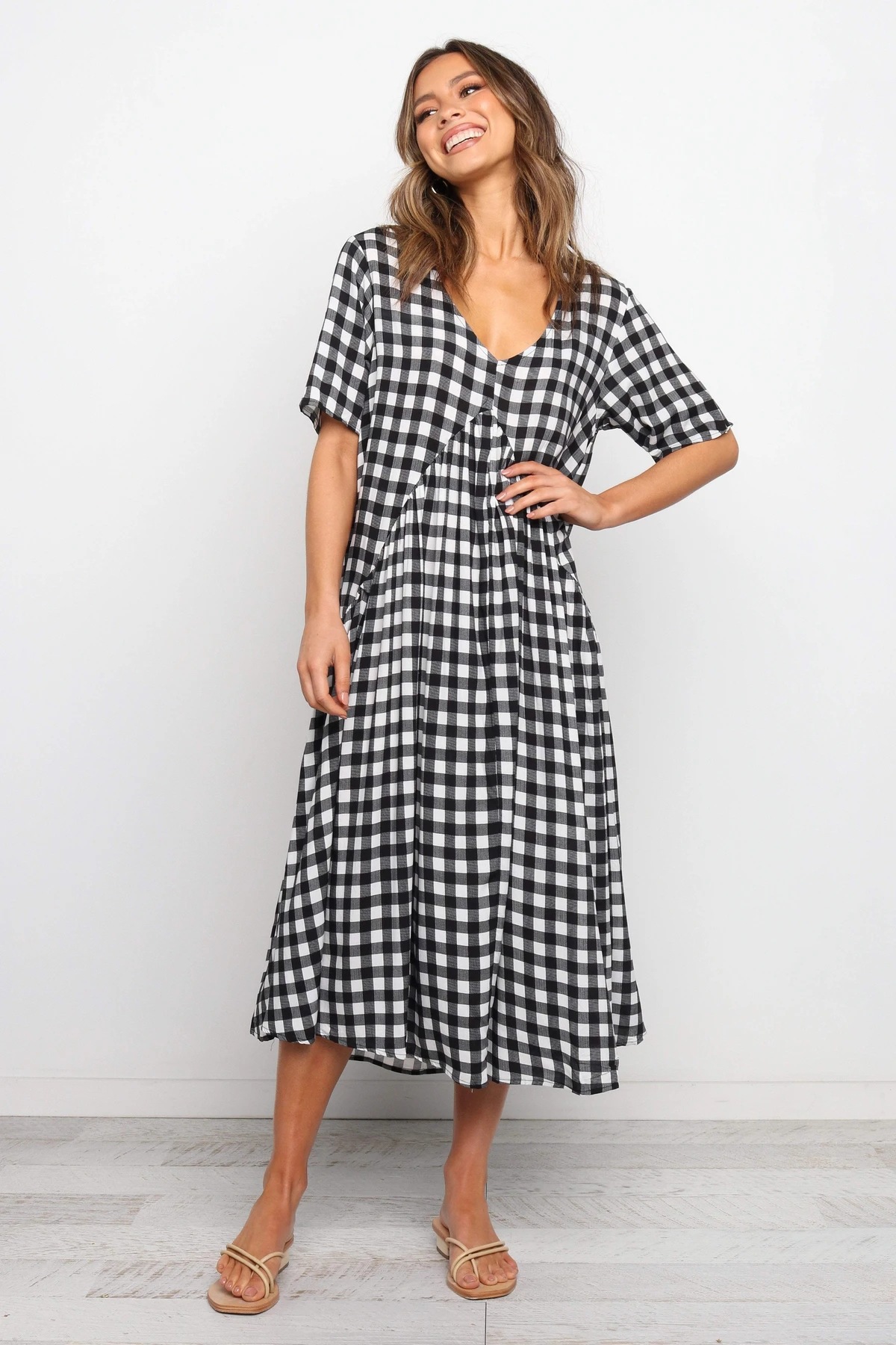 deep V short-sleeved loose waist plaid print big swing dress NSYD19976