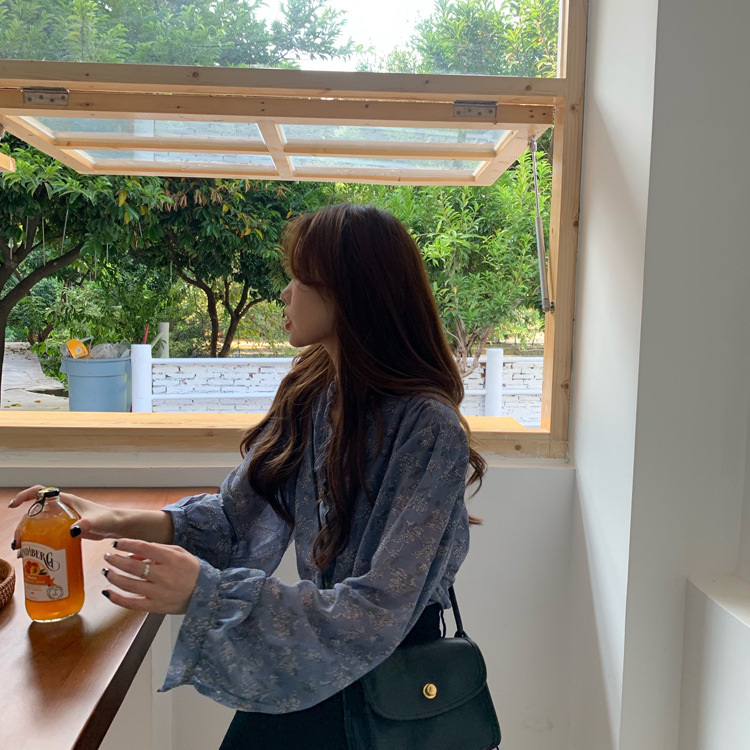 The 2022 new style of Korean-style, gentle and stylish floral chiffon sweater for women, long-sleeved base layer and puffed sleeve top pic 13