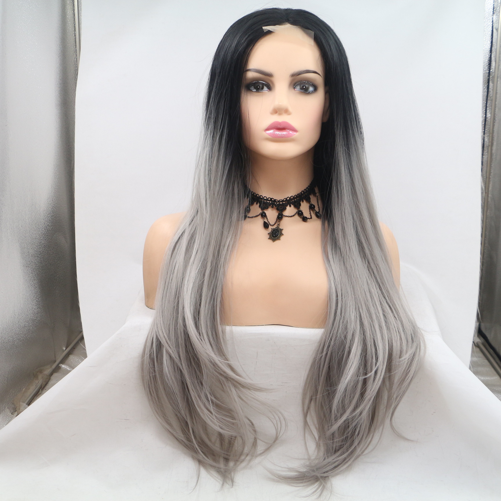 Comercio exterior Moda europea y americana Peluca de fibra química Mujer Gradiente negro Blanco grisáceo Cabello largo Cabello rizado de seda de alta temperatura al por mayor