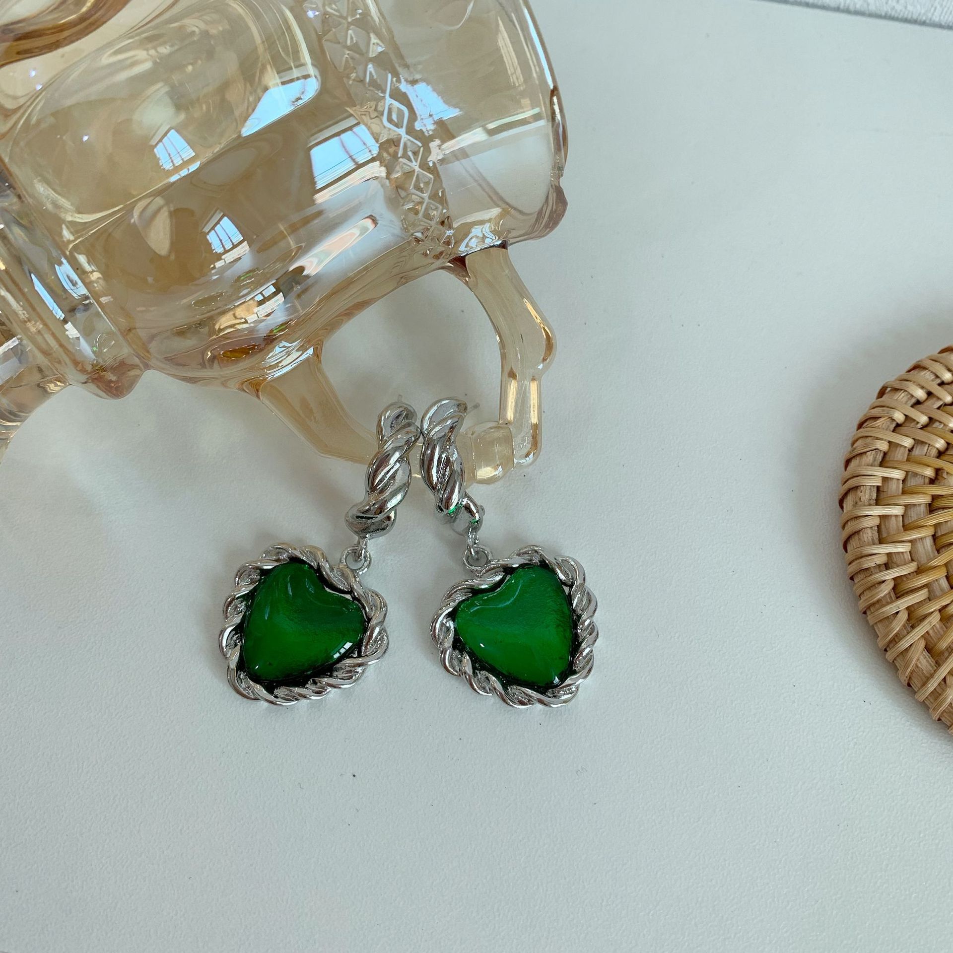 South Korea Earrings French Retro Emerald Love Gas Wild Quality Earrings Wholesale Nihaojewelry display picture 7