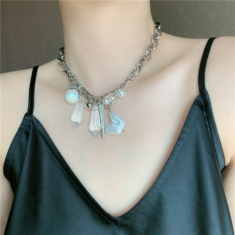 Fashion Short Exaggerated Fashion Thick Chain Pearl Crystal Pendant Clavicle Chain Necklace For Women display picture 8