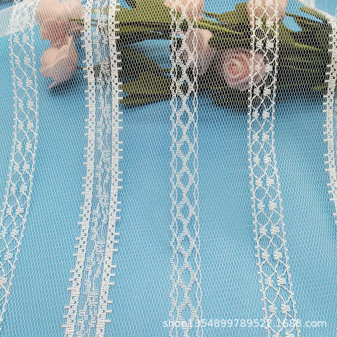 厂家现货批发全涤竖条无弹蕾丝面料 涤纶蕾丝 更多新款欢迎咨询