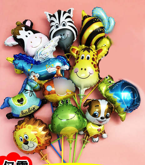 Las pequeñas actividades de microempresas empujan el código de escaneo para enviar regalos debajo de la línea roja en línea, regalos prácticos, pequeños drenadores, artefactos creativos