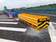 厂家直销高速公路防撞垫TA TB TS可导向防撞缓冲垫撞击防护垫现货
