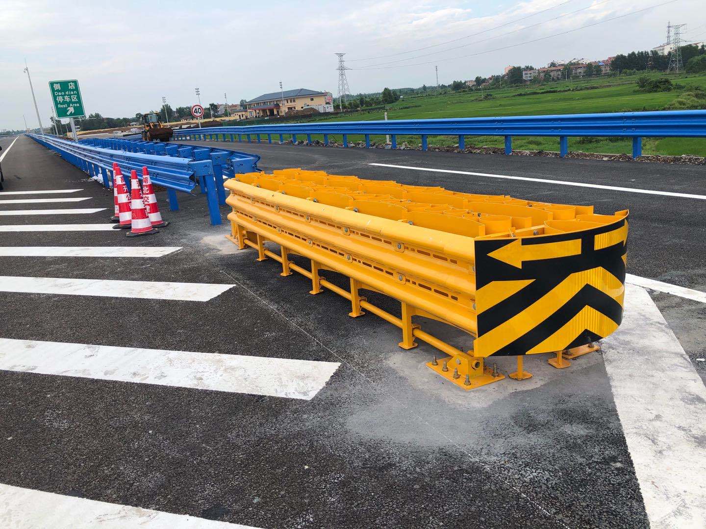 厂家直销高速公路防撞垫TA TB TS可导向防撞缓冲垫撞击防护垫现货