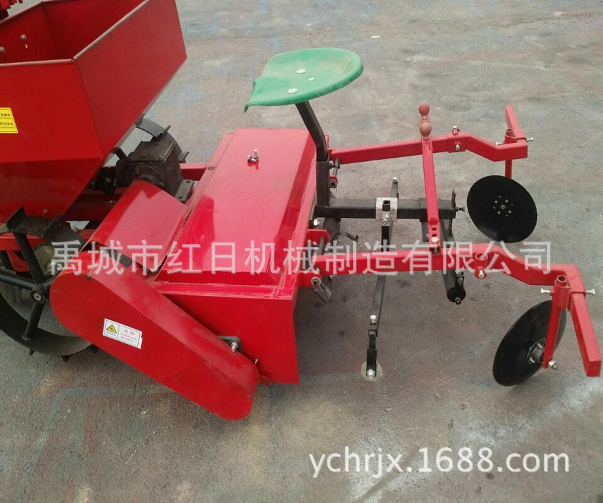 非洲洋芋播种机带施肥 双垄四行大型土豆种植机带覆膜一体