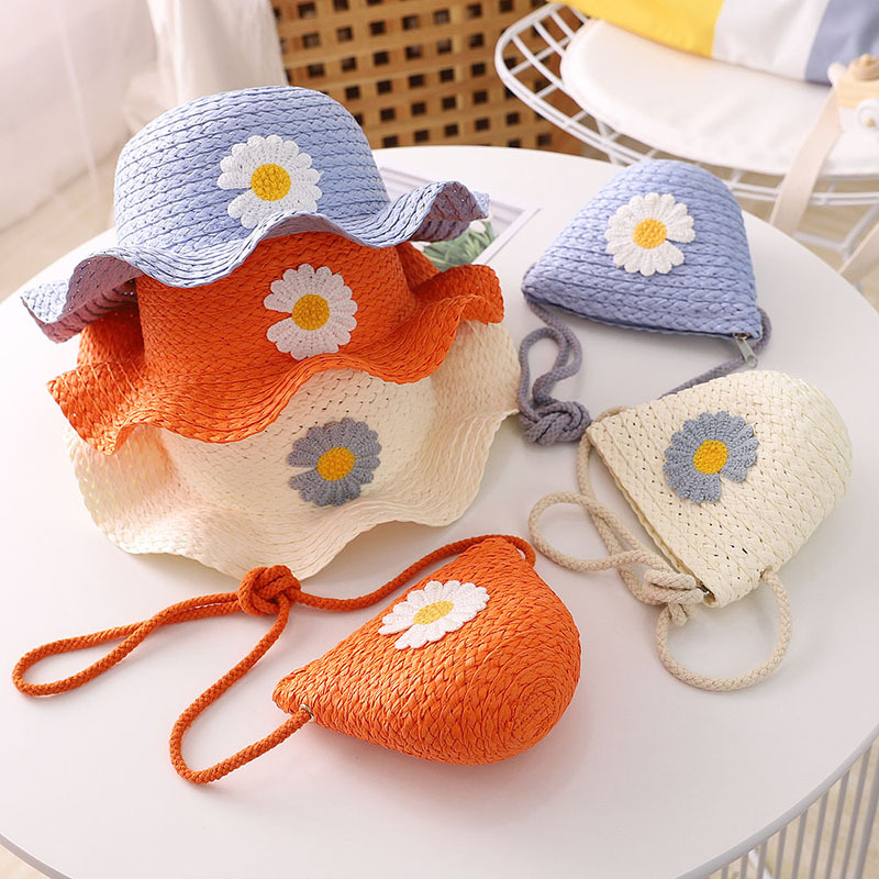 New hand-woven small daisy children hat...