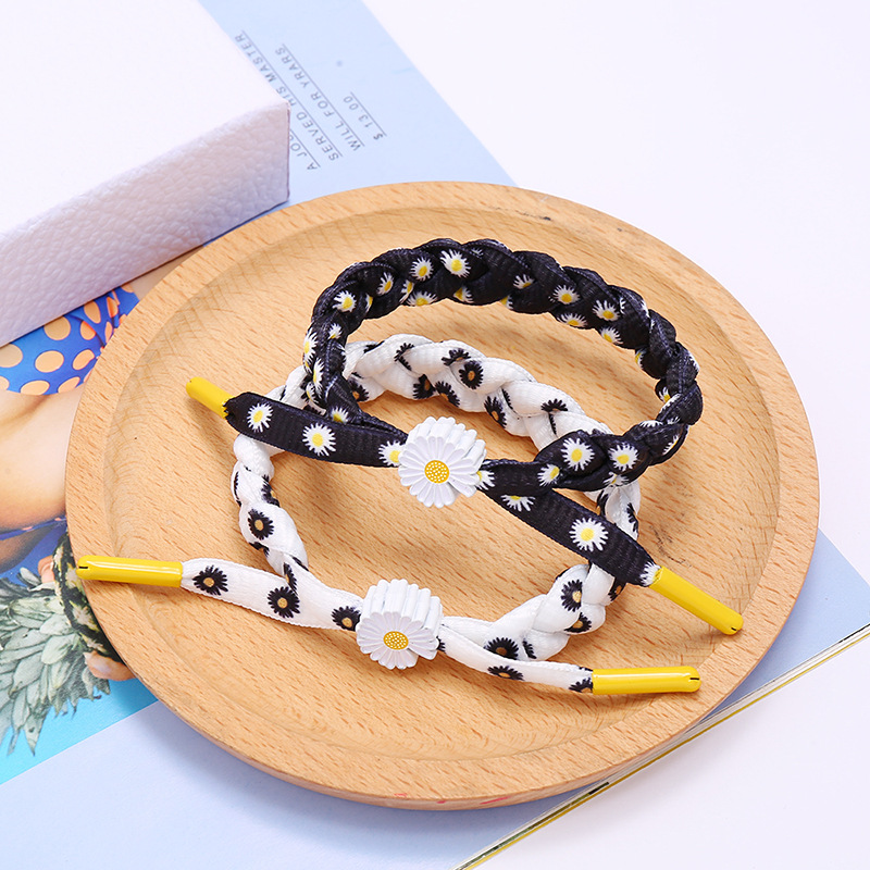 Korean woven small daisy bracelet