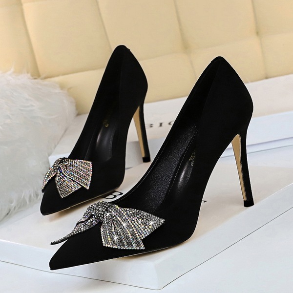 European and American fashionable sexy nightclub show thin thin heel high heel suede shallow mouth pointed diamon