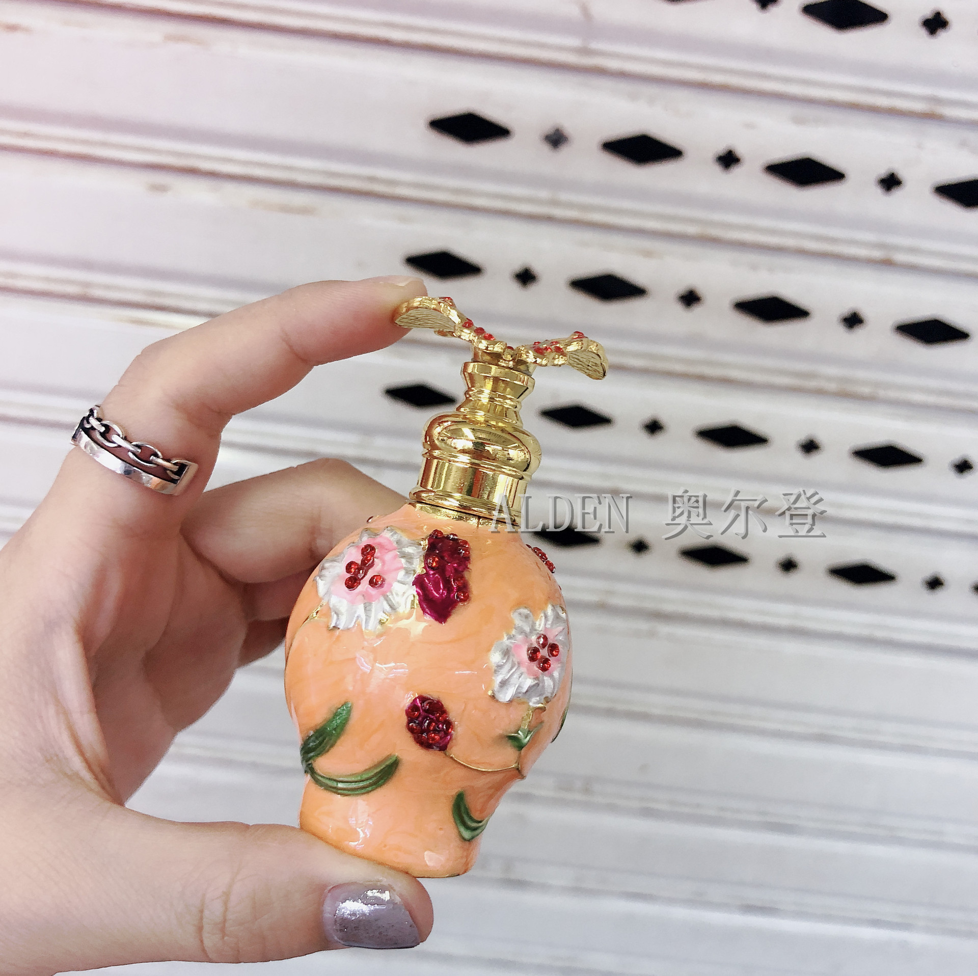 Wholesale of 12ml Dubai-style tattoo color bottles, butterfly perfume bottles and exquisite essential oil bottles detail image 1
