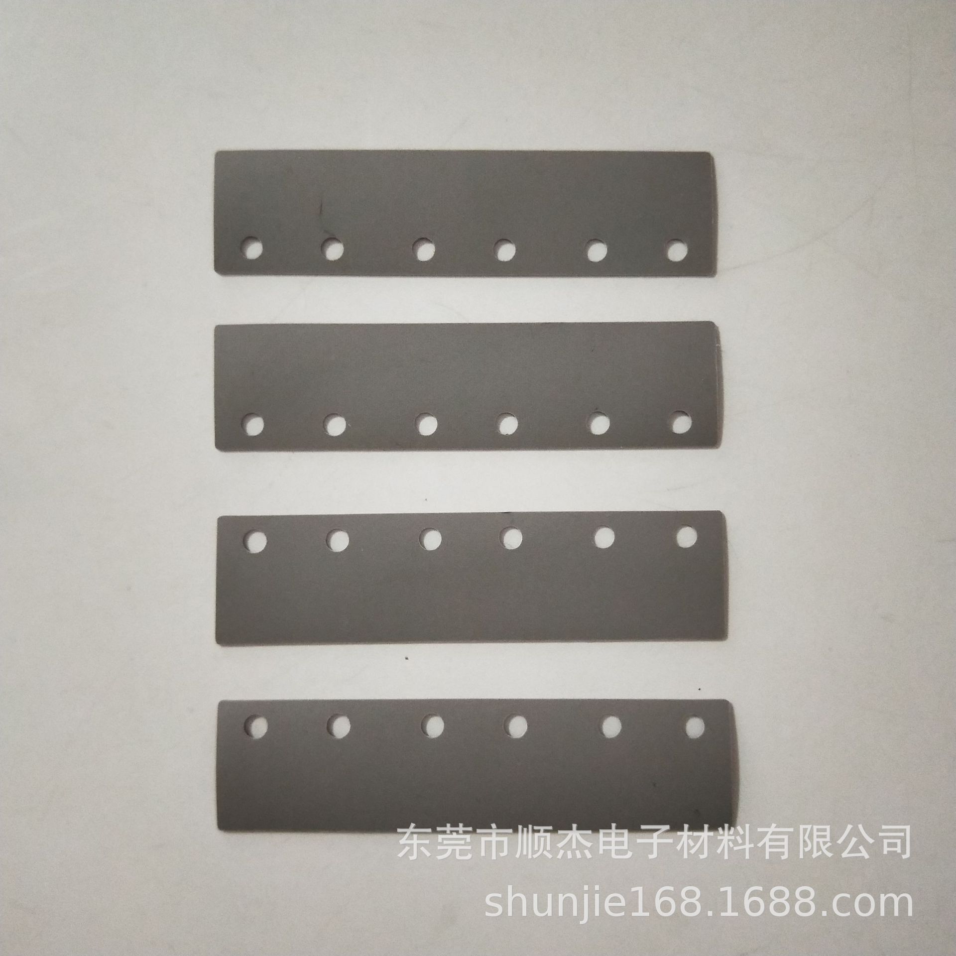 导热矽胶片 MOS管散热绝缘垫片 0.5mm厚高导热软性硅胶布生产厂家