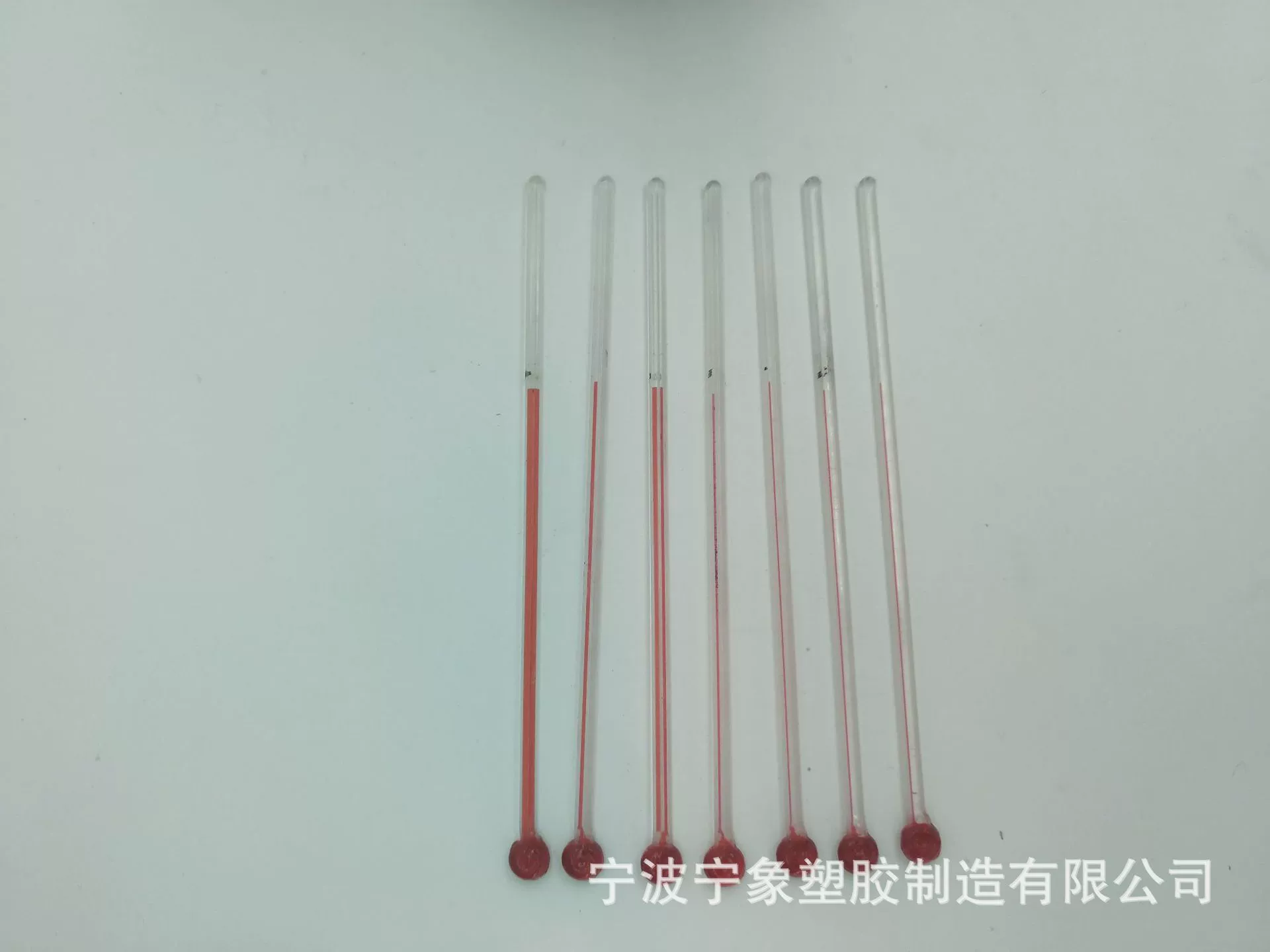 Наша компания специализируется на производстве термометров, оборудования для теплиц и специализированных аксессуаров для рукоделия для студентов, включая стеклянные стержни для измерения температуры, устойчивые к высоким температурам.