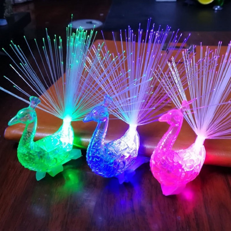 Las pequeñas actividades de microempresas empujan el código de escaneo para enviar regalos debajo de la línea roja en línea, regalos prácticos, pequeños drenadores, artefactos creativos