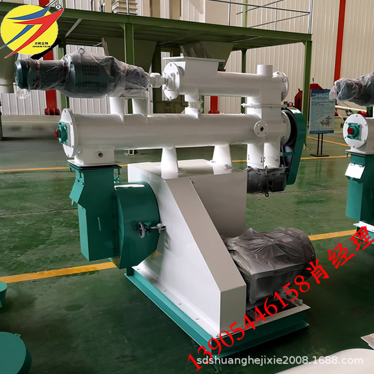 中小型鸡饲料颗粒机1000kg猪鸡牛羊饲料颗粒加工设备机组厂家安装