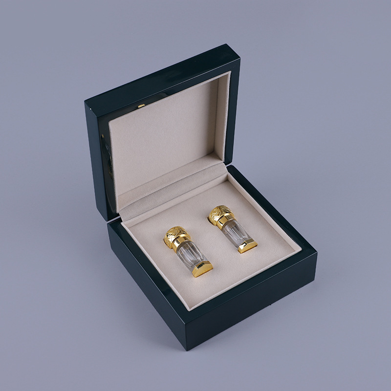 Factory direct sales, wholesale of small square gift boxes, high-end perfume, cosmetics and gift packaging boxes in stock detail image 2