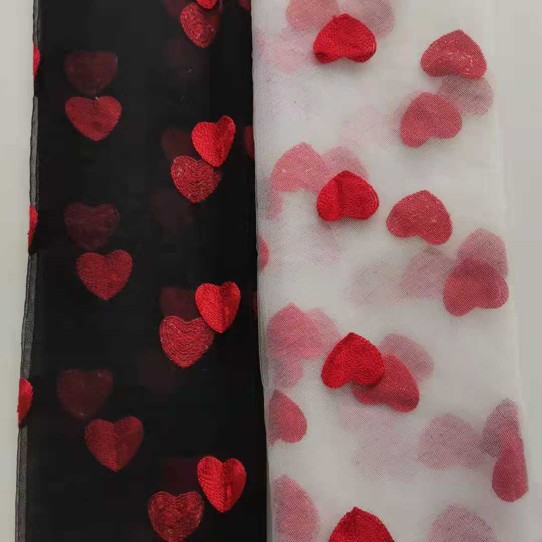 【厂家直销】锦瑞士网2.5公分红桃心毛巾绣 童装等面料 黑白现货