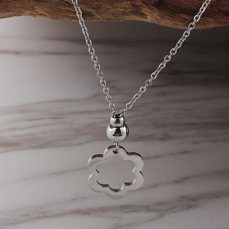 Korean style simple hollow small flower necklace set wholesale