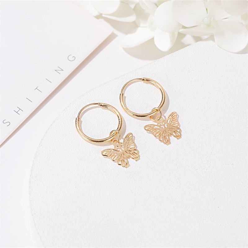 Style Européen Et Américain Nouveau Boucles D'oreilles Froid Simple Doux Papillon Boucles D'oreilles Femelle Français Style Tempérament Creux Insectes Boucles D'oreilles display picture 4