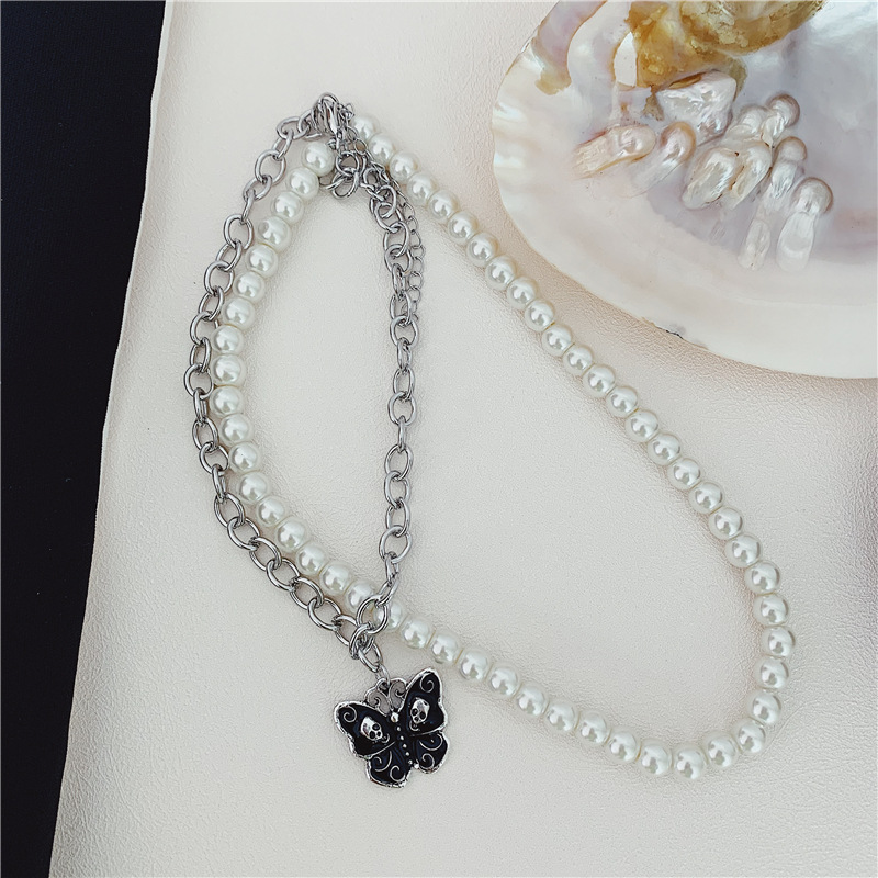 Exaggerated Butterfly Retro Pearl Double-layer Necklace Niche Clavicle Chain Dark Wholesale Nihaojewelry display picture 9