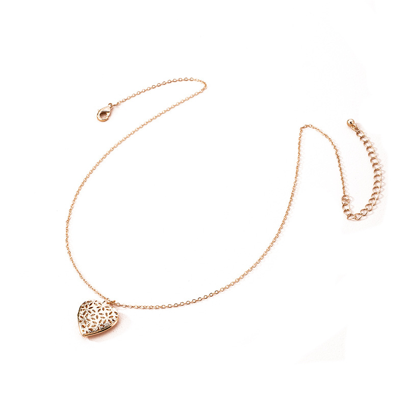 Fashion Love-shaped Simple Exquisite Alloy Necklace For Women Wholesale display picture 5