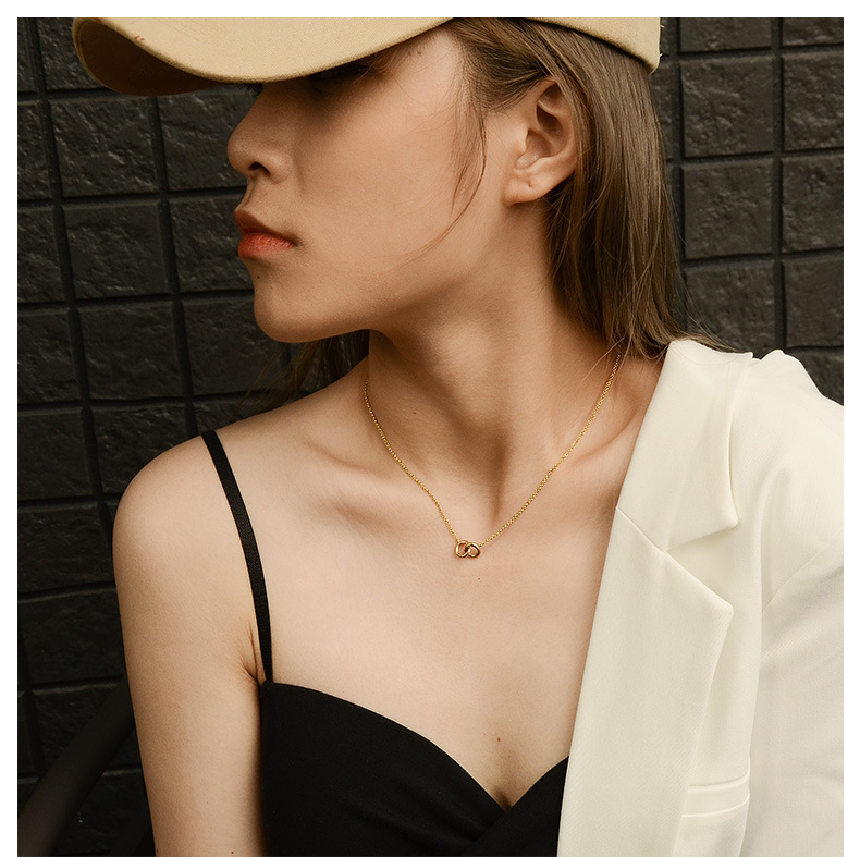 Niche Fashion Simple Double Circle Titanium Steel Plated 18k Pendant Necklace For Women display picture 5