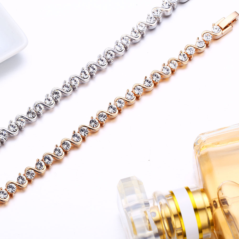 insС����Ƹк���ʱ������ˮ������Ů�ٴ����������ѧ������