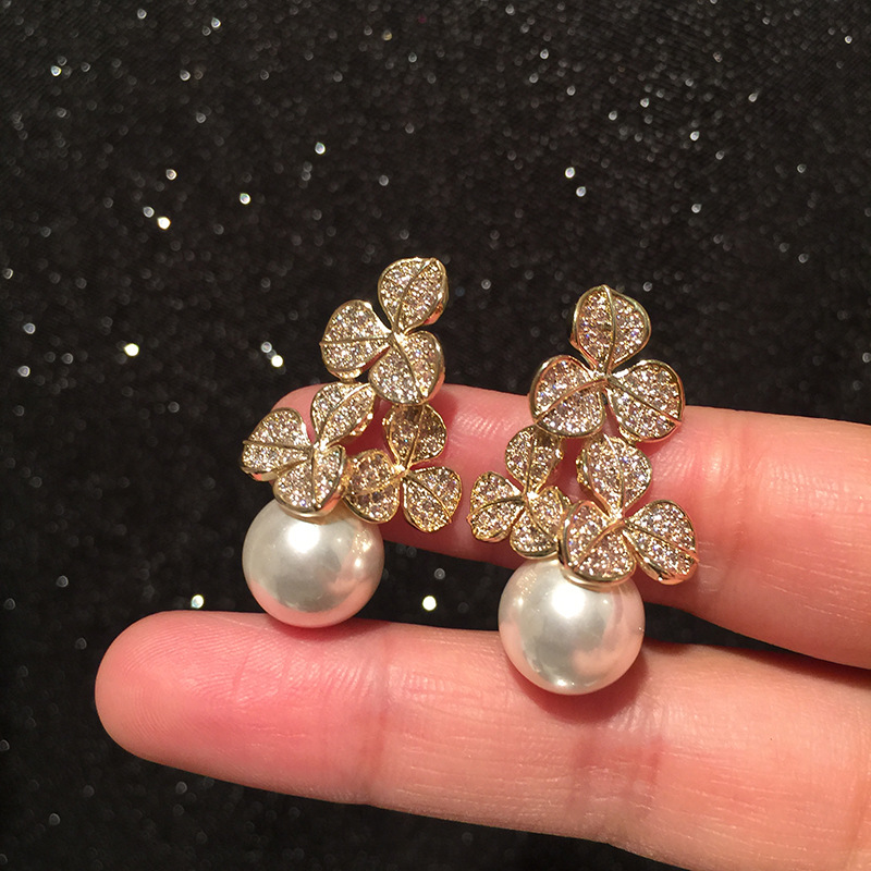 Colorful Flower Earrings S925 Silver Needle Luxury Leaf Pearl Earrings display picture 5