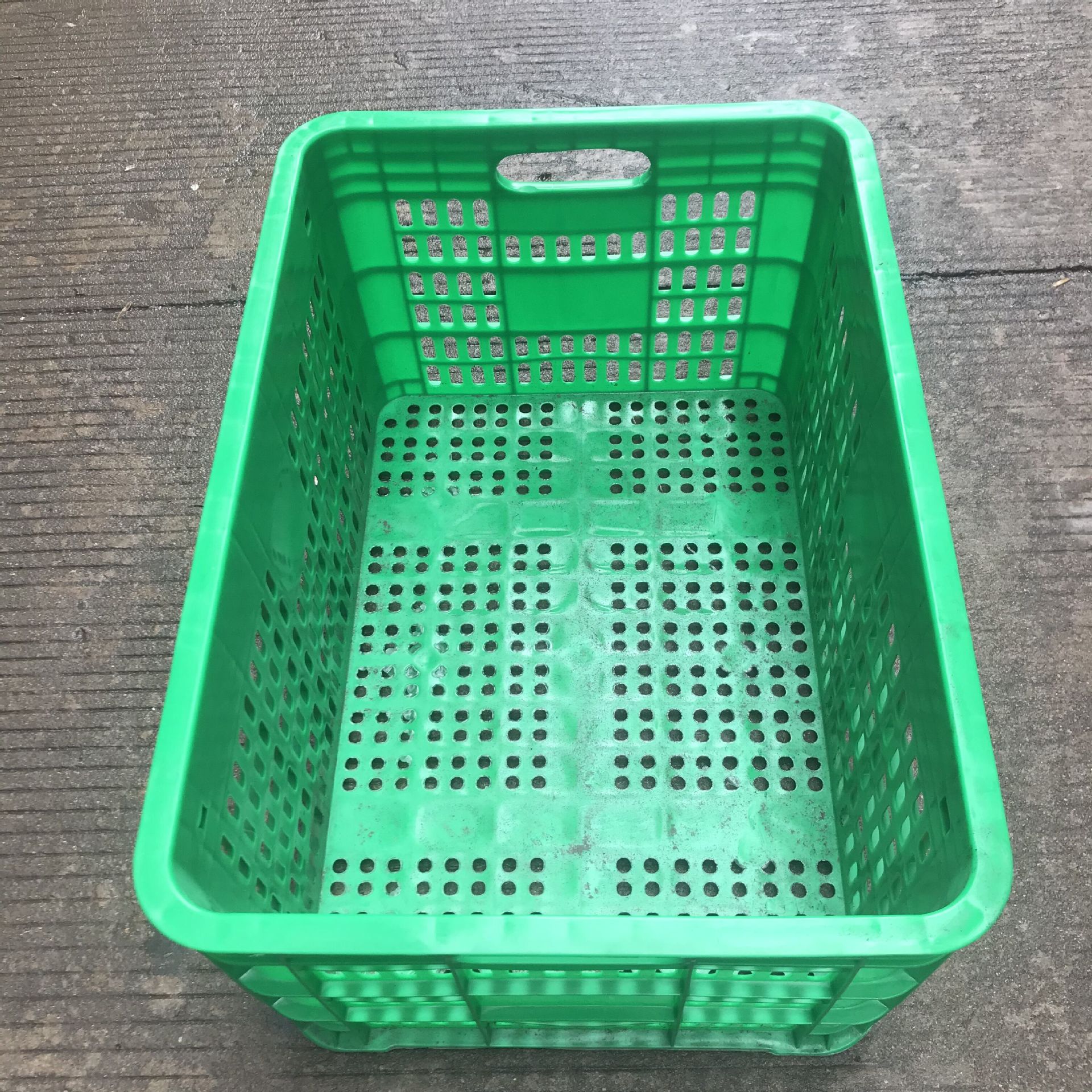 供应白色镂空塑胶框 绿色水果筐 带扣手蔬菜运输周转框