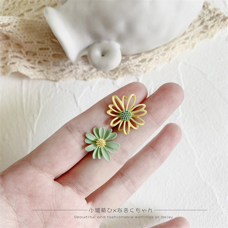 Gd Même Style Japonais Et Coréen Tendance Creux De Fleur De Marguerite Boucles D'oreilles Boucles D'oreilles Internet Celebrity Graceful Personnalité Printemps Et D'été Oreille Goujons display picture 5