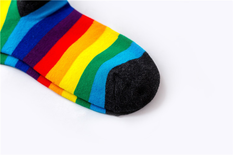 Unisex Süß Regenbogen Baumwolle Crew Socken Ein Paar display picture 8