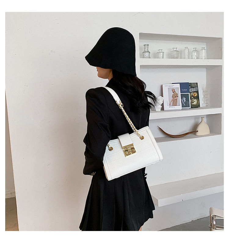 New Trendy Fashion Messenger Wild Shoulder Ladies Chain Bag display picture 1