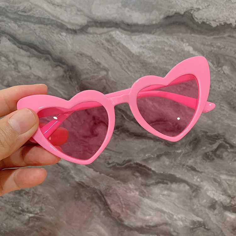 Children's Love Sunglasses New Kids Fashion Peach Heart Comfortable Sunglasses Tide Wild Baby Sunglasses Wholesale Nihaojewelry display picture 9