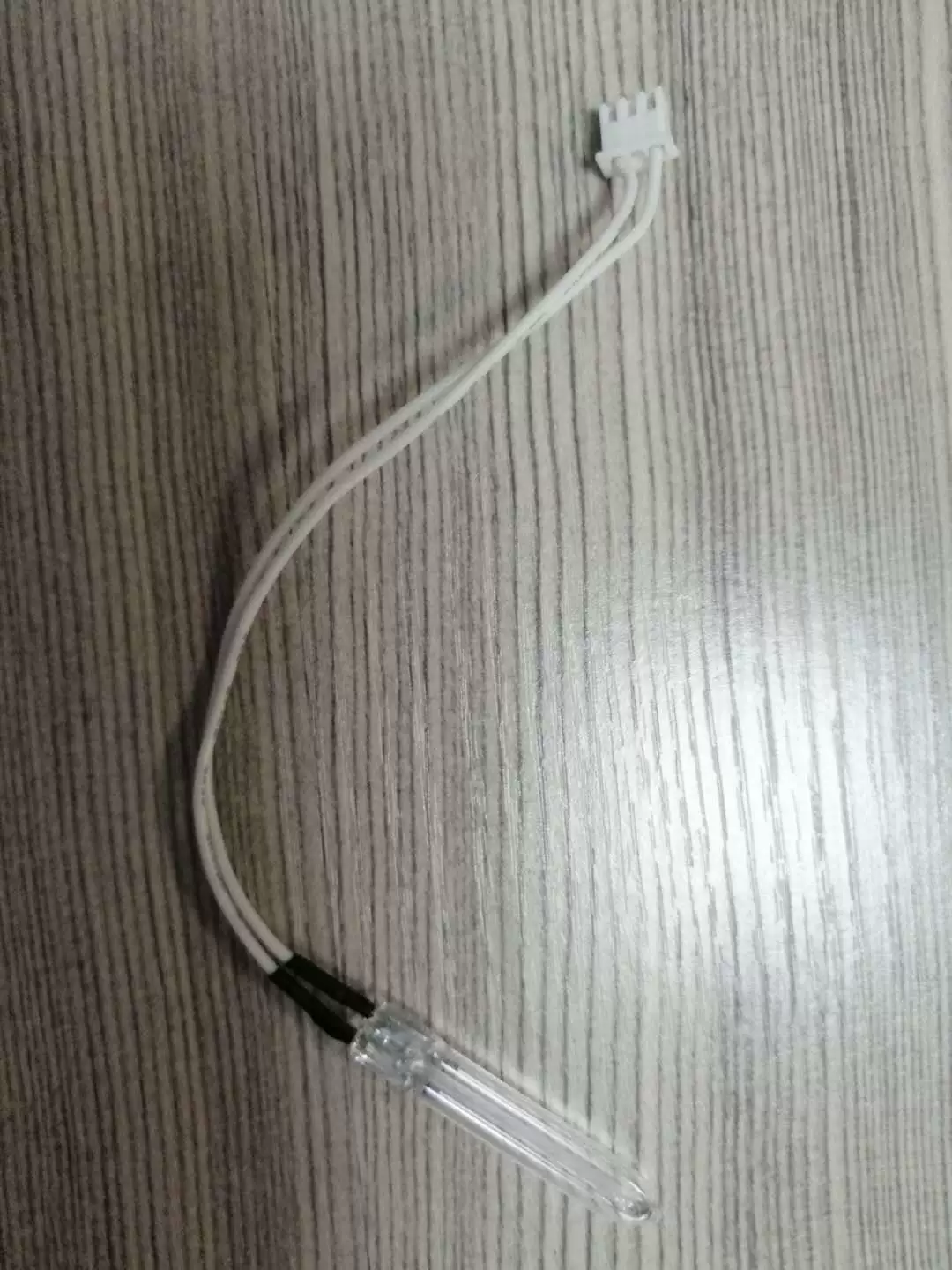 В наличии поставляем U-образный диапазон 252 нм УФ стерилизации лампы трубки