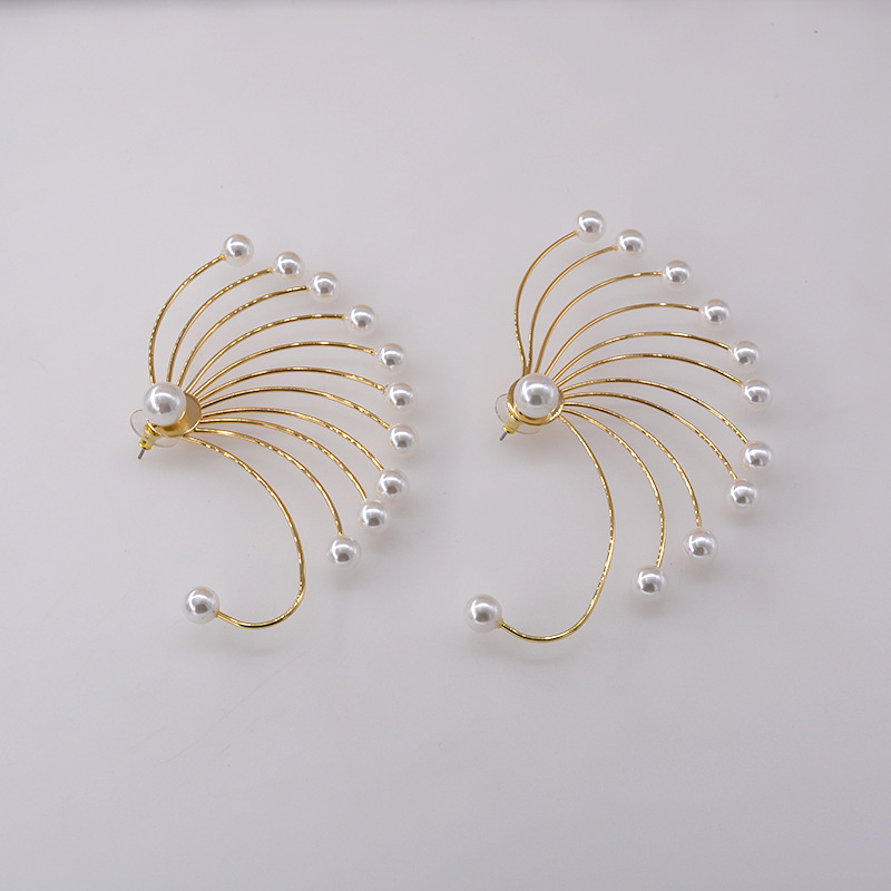 Personality Fan-shaped Exaggerated Earrings Geometric Artificial Pearl Wild Earrings Tide People Big Circle Earrings Wholesale Nihaojewelry display picture 11