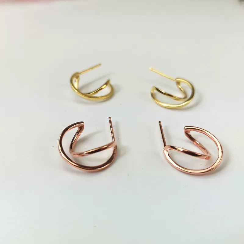Fashionable small earrings, silver 925 sample, simple and elegant design, wholesale