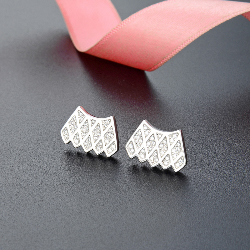 Estilo coreano s925 pendientes de circón de plata pendientes de diamantes incrustados de moda japonesa pendientes de lujo de la luz de las mujeres fuente fábrica