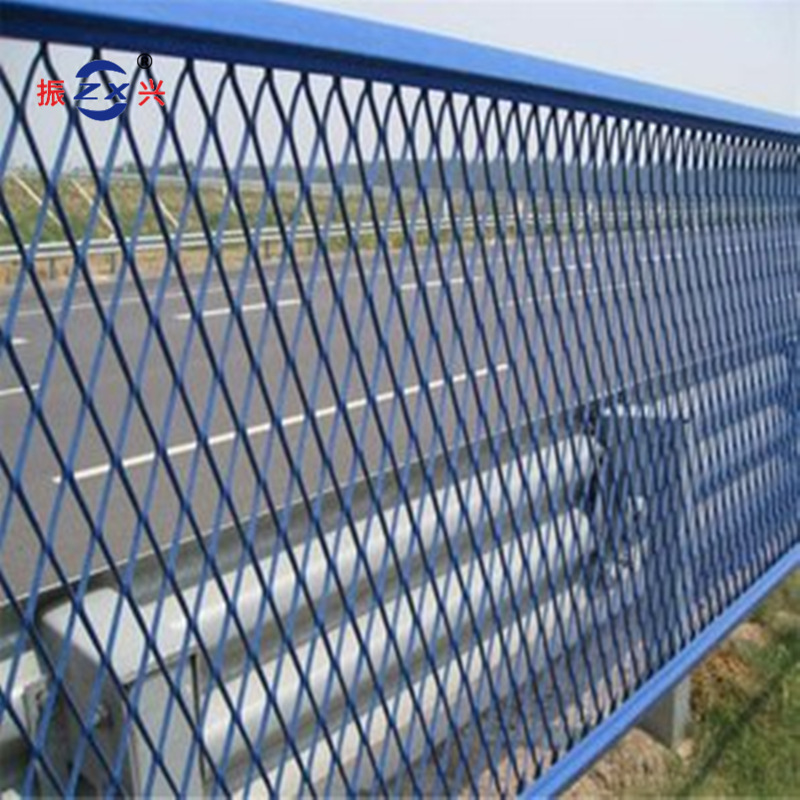 钢板网防护栏 道路护栏 道路中央隔离护栏 养殖场防护栏 防爬隔离
