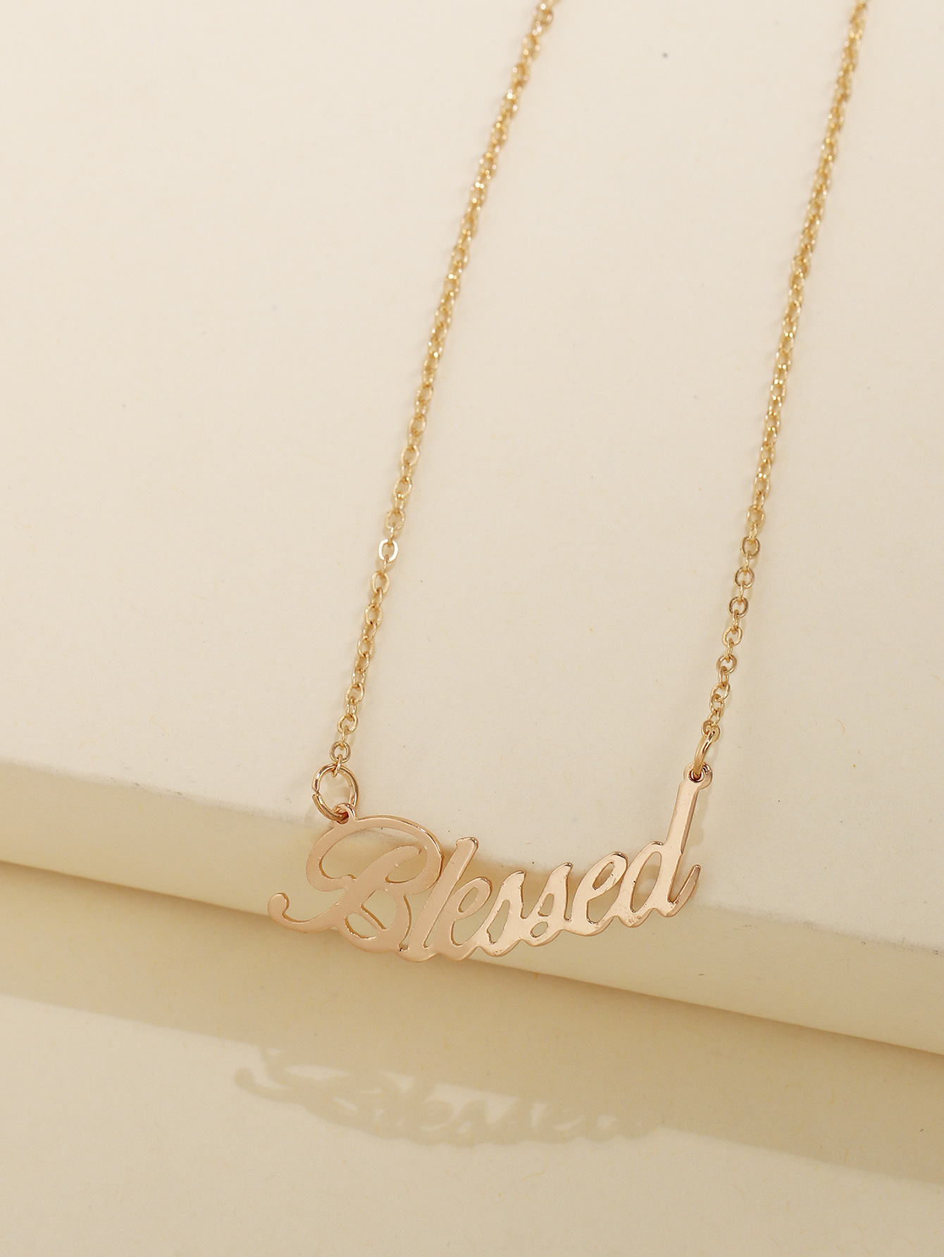 Korean Fashion Simple Necklace Alloy English Letter Clavicle Chain Hot Selling Wholesale Nihaojewelry display picture 3