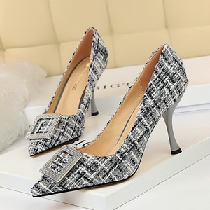 998-5 han edition the stiletto heel cup with shallow mouth pointed spell cloth surface metal diamond square buckle shoes