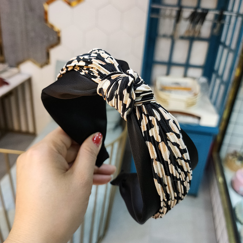 Korean Fashion Best Selling Simple Leopard Pattern Knotted Headband Fashion Hit Color Matching Color Printing Hairpin Retro Pressure Headband Wholesale Nihaojewelry display picture 9