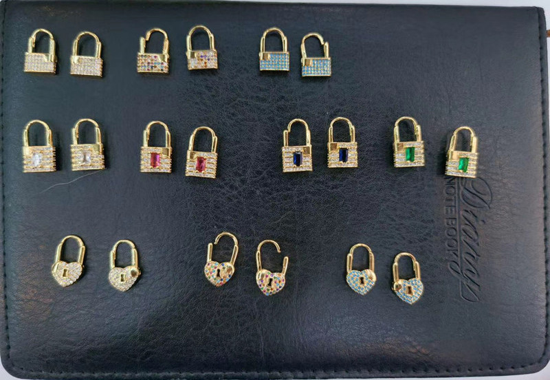Korean  Copper Micro-inlaid Zircon Lock Earrings display picture 10