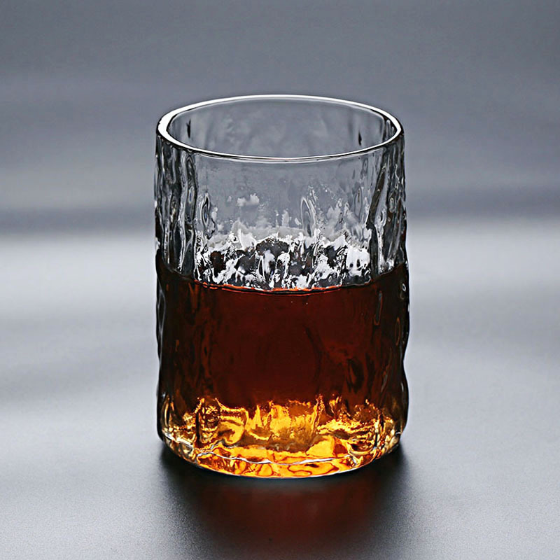 Fábrica al por mayor patrón de martillo japonés vidrio borosilicato material de vidrio resistente al calor Taza de una sola capa patrón de árbol de la casa taza de té