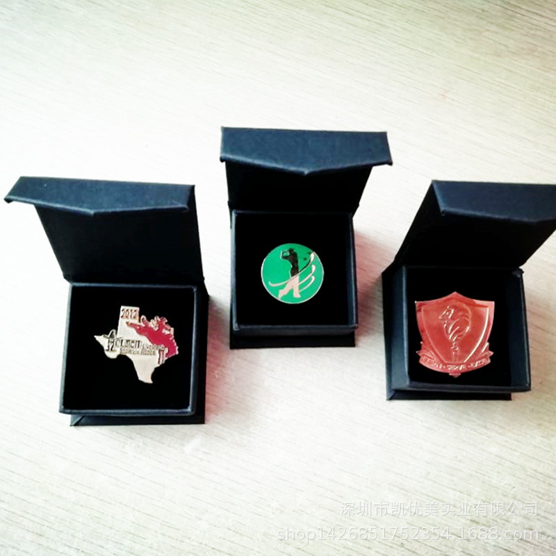 翻盖带磁铁小纸盒50*50*25mm宝贵西南专科学校设立工艺品百花奖盒