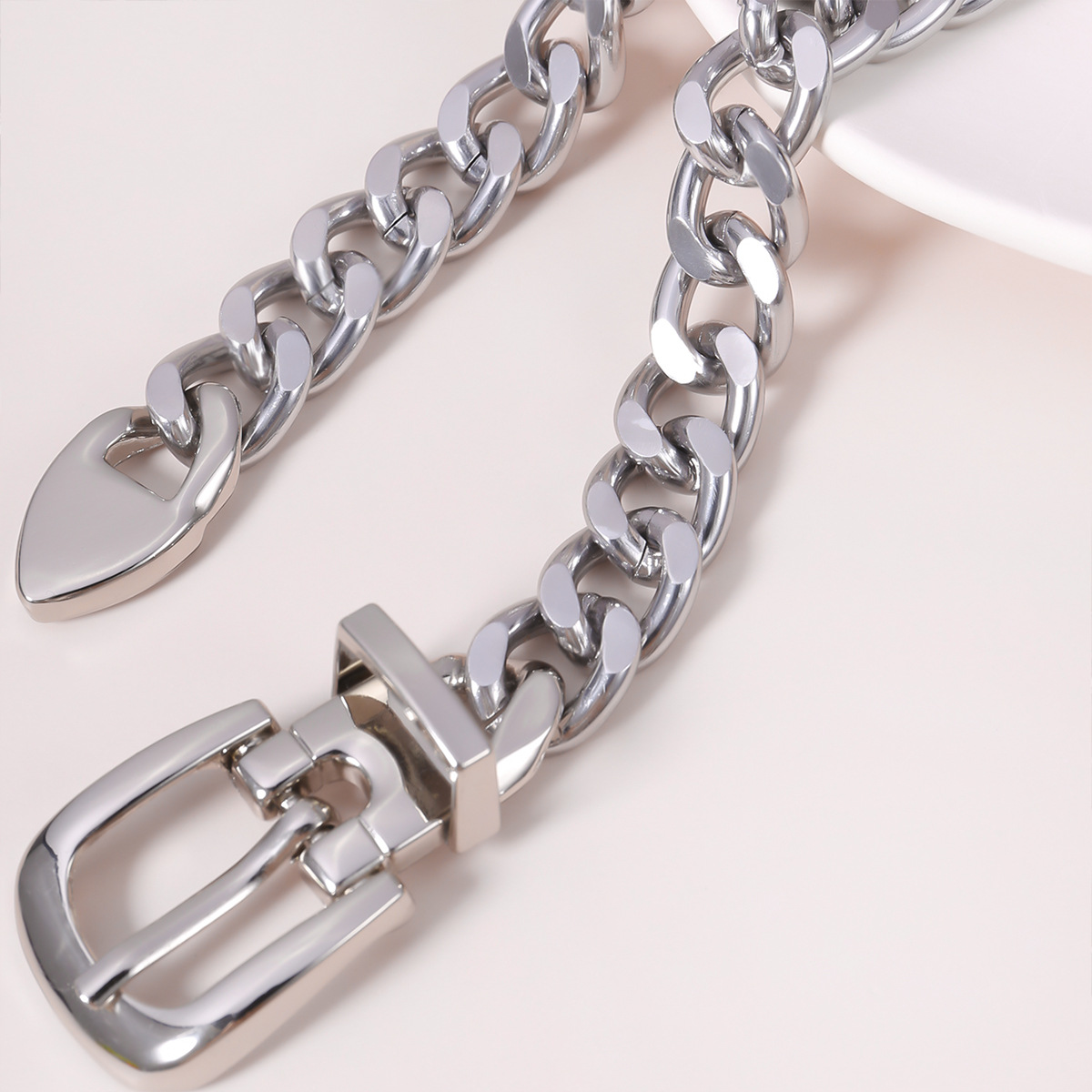 Simple Style Solid Color Aluminum Plating Chain Women's Chain Belts display picture 5